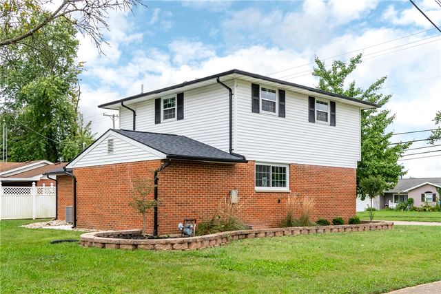 1013 W Lake Avenue, New Carlisle, OH 45344
