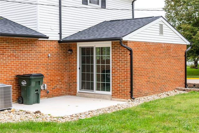 1013 W Lake Avenue, New Carlisle, OH 45344
