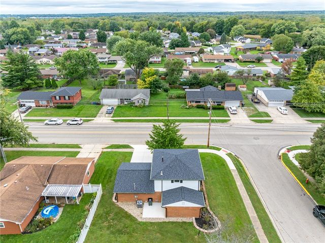 1013 W Lake Avenue, New Carlisle, OH 45344