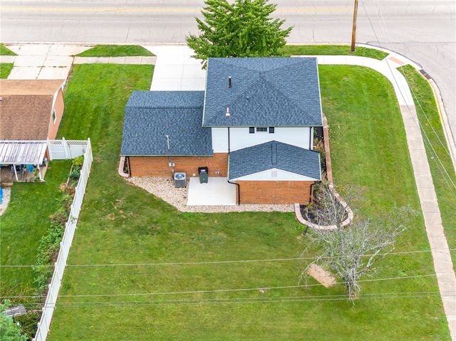 1013 W Lake Avenue, New Carlisle, OH 45344
