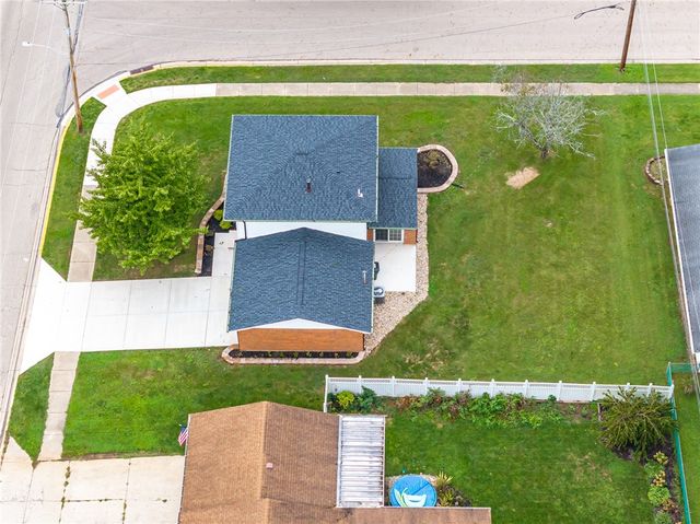 1013 W Lake Avenue, New Carlisle, OH 45344