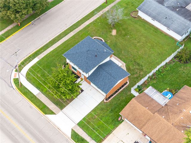 1013 W Lake Avenue, New Carlisle, OH 45344