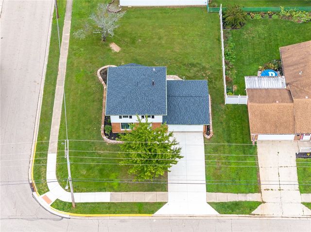 1013 W Lake Avenue, New Carlisle, OH 45344