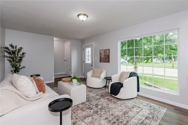 1013 W Lake Avenue, New Carlisle, OH 45344
