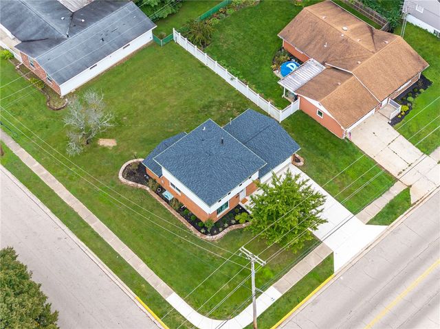 1013 W Lake Avenue, New Carlisle, OH 45344