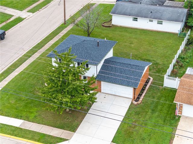 1013 W Lake Avenue, New Carlisle, OH 45344