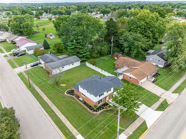 1013 W Lake Avenue, New Carlisle, OH 45344