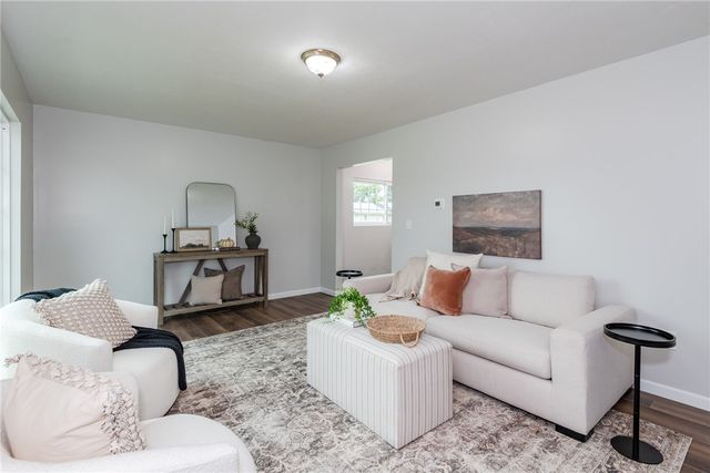 1013 W Lake Avenue, New Carlisle, OH 45344