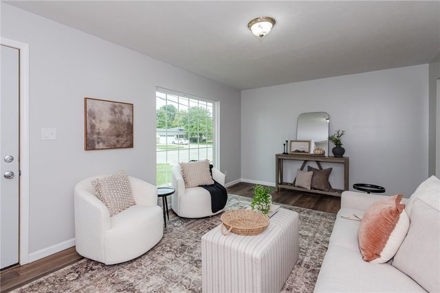 1013 W Lake Avenue, New Carlisle, OH 45344