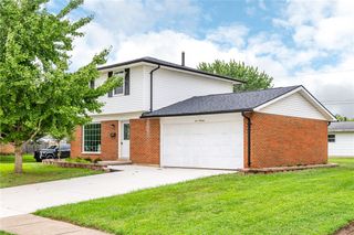 1013 W Lake Avenue, New Carlisle, OH 45344