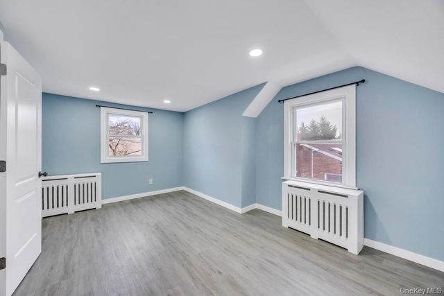 847 N Clinton Avenue, Lindenhurst, NY 11757