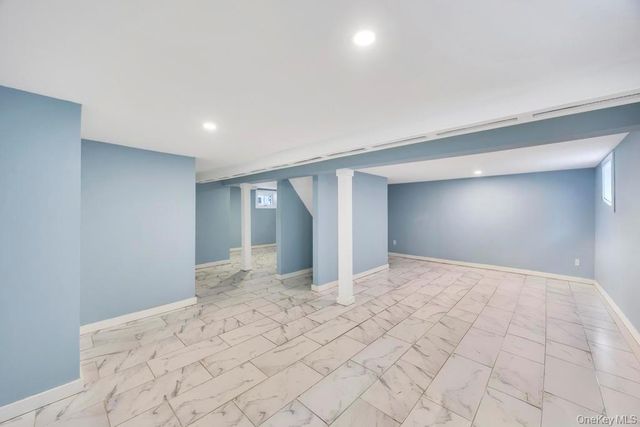 847 N Clinton Avenue, Lindenhurst, NY 11757