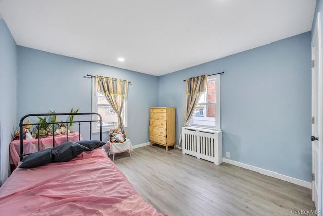 847 N Clinton Avenue, Lindenhurst, NY 11757