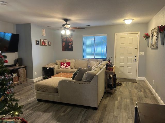 409 Sunlight Dr, Diamond Springs, CA 95619