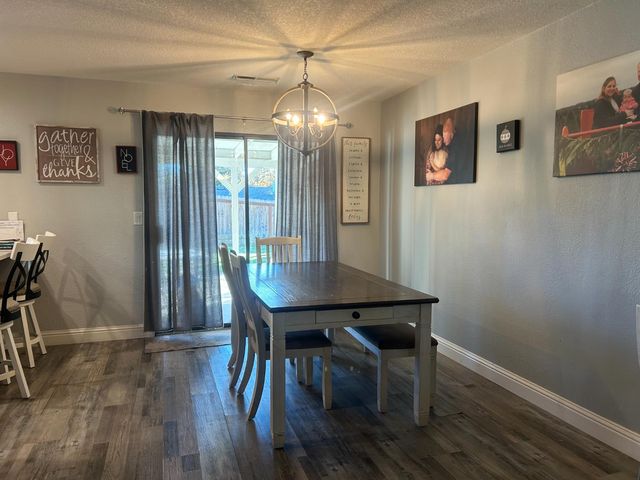 409 Sunlight Dr, Diamond Springs, CA 95619