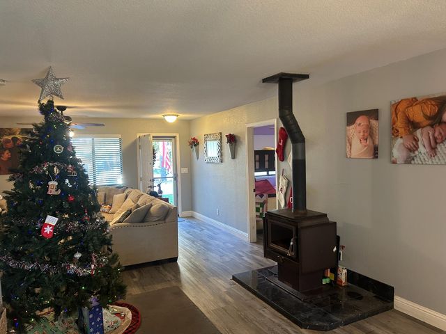 409 Sunlight Dr, Diamond Springs, CA 95619