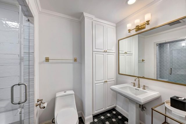 3131 Rice Boulevard, West University Place, TX 77005