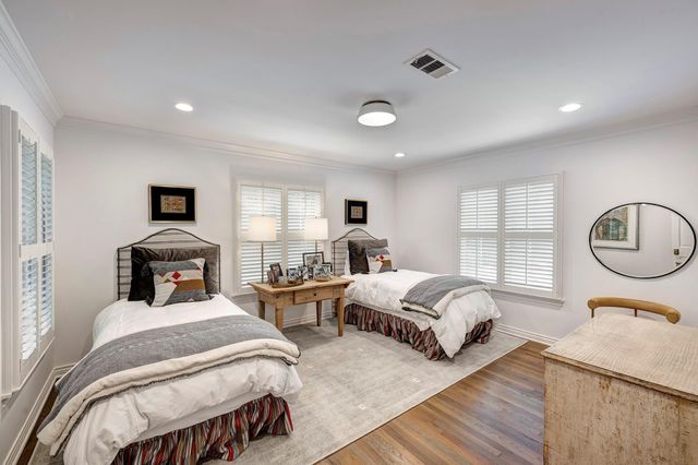 3131 Rice Boulevard, West University Place, TX 77005