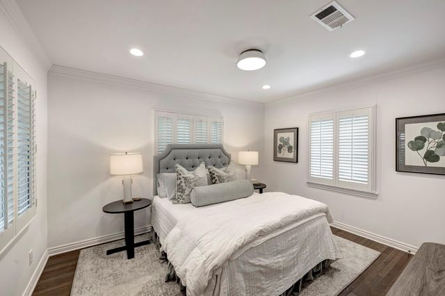 3131 Rice Boulevard, West University Place, TX 77005