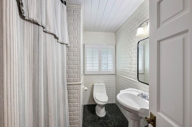 3131 Rice Boulevard, West University Place, TX 77005