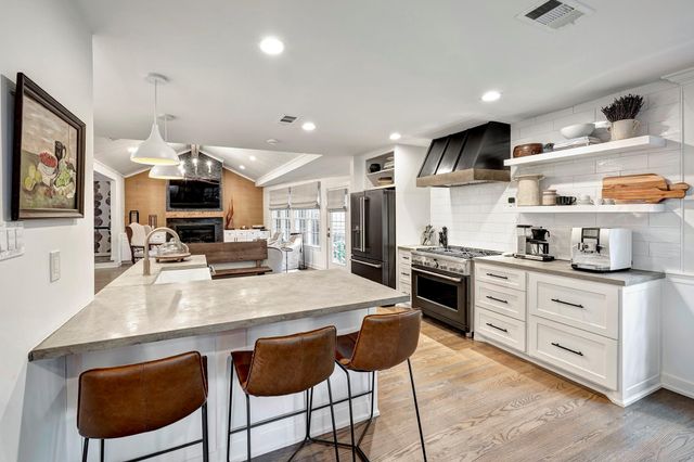 3131 Rice Boulevard, West University Place, TX 77005