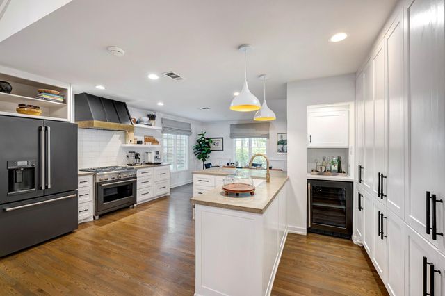 3131 Rice Boulevard, West University Place, TX 77005
