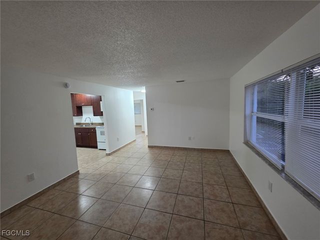 2148 Dora ST 11, Fort Myers, FL 33901