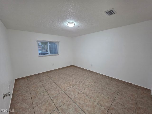 2148 Dora ST 11, Fort Myers, FL 33901