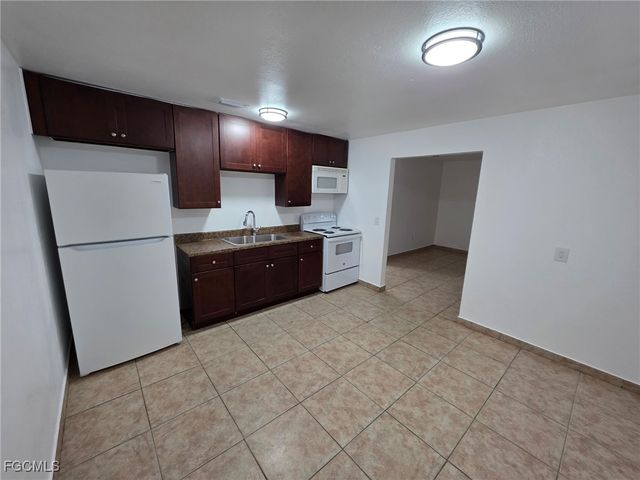 2148 Dora ST 11, Fort Myers, FL 33901