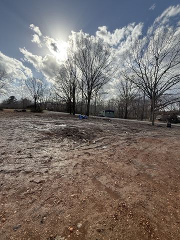 174 Mail Rd, Hohenwald, TN 38462