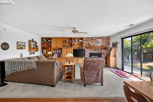 2324 Rosemarie Ln, Stockton, CA 95207