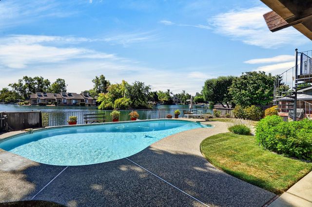 2324 Rosemarie Ln, Stockton, CA 95207
