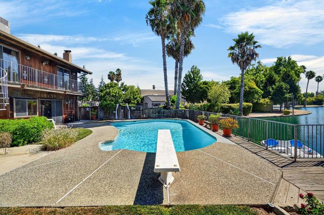 2324 Rosemarie Ln, Stockton, CA 95207