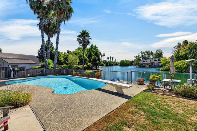 2324 Rosemarie Ln, Stockton, CA 95207