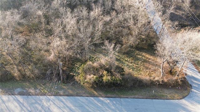 412 S Sugar Creek Boulevard, Sugar Creek, MO 64054