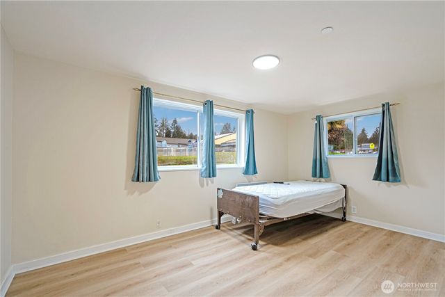 15520 30th Avenue NE, Shoreline, WA 98155