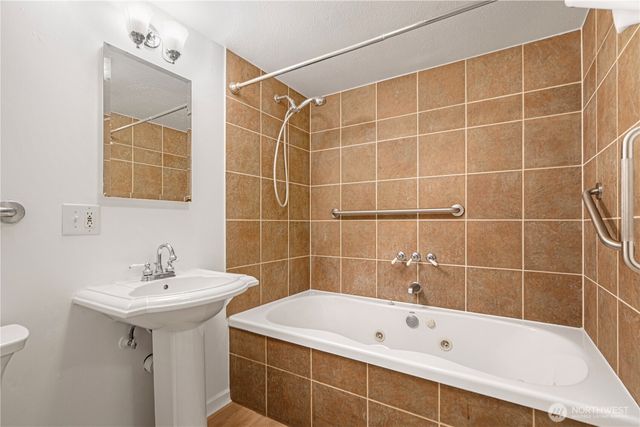 15520 30th Avenue NE, Shoreline, WA 98155