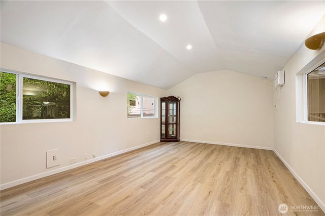 15520 30th Avenue NE, Shoreline, WA 98155