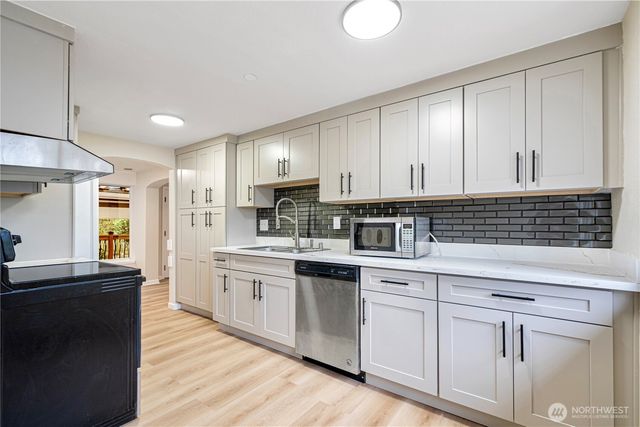 15520 30th Avenue NE, Shoreline, WA 98155