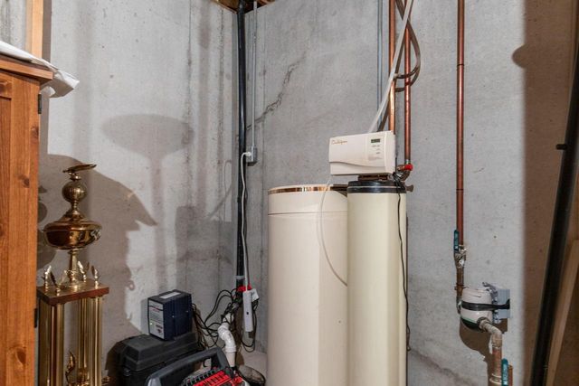 708 SAUNDERS ROAD, Kaukauna, WI 54130