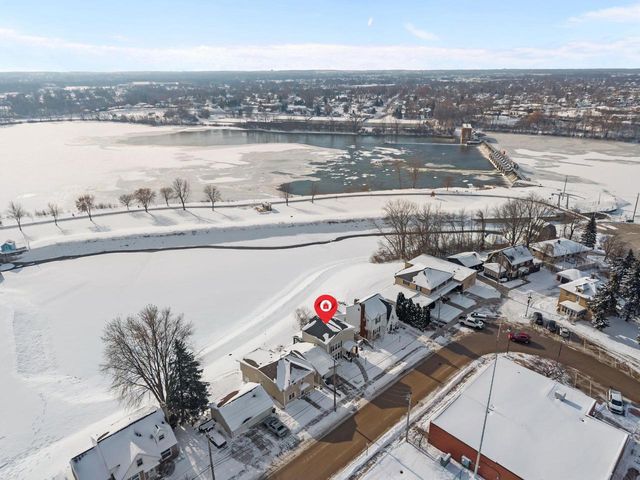 111 CANAL STREET, Little Chute, WI 54140