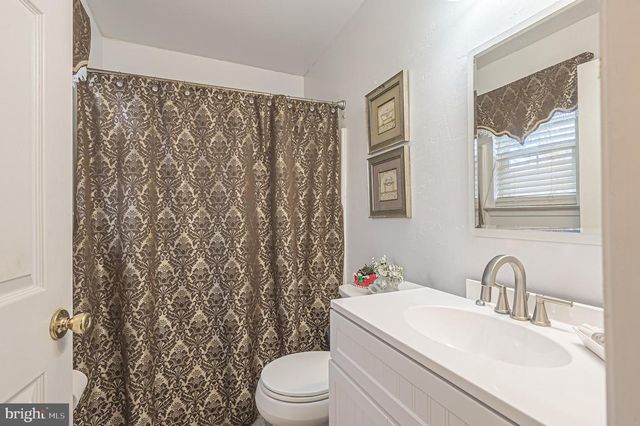 303 MARTIN L KING AVE, Egg Harbor Township, NJ 08234