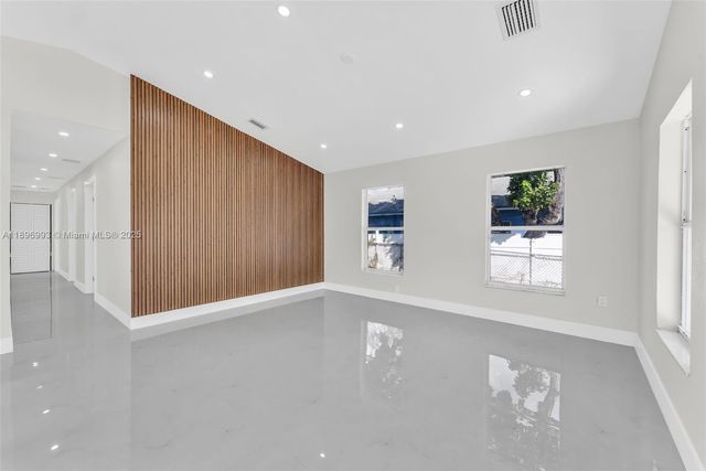 7690 NW 17th Pl, Miami, FL 33147