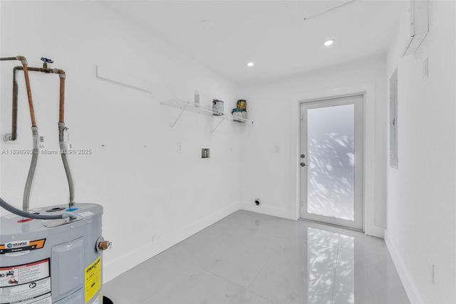 7690 NW 17th Pl, Miami, FL 33147
