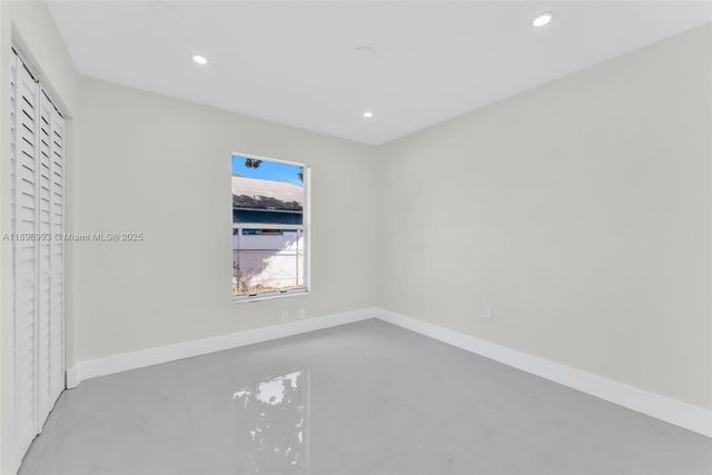 7690 NW 17th Pl, Miami, FL 33147