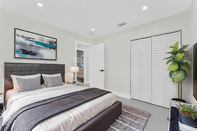 7690 NW 17th Pl, Miami, FL 33147