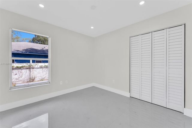 7690 NW 17th Pl, Miami, FL 33147