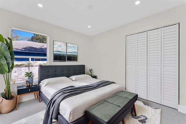 7690 NW 17th Pl, Miami, FL 33147