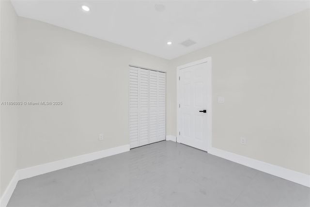7690 NW 17th Pl, Miami, FL 33147