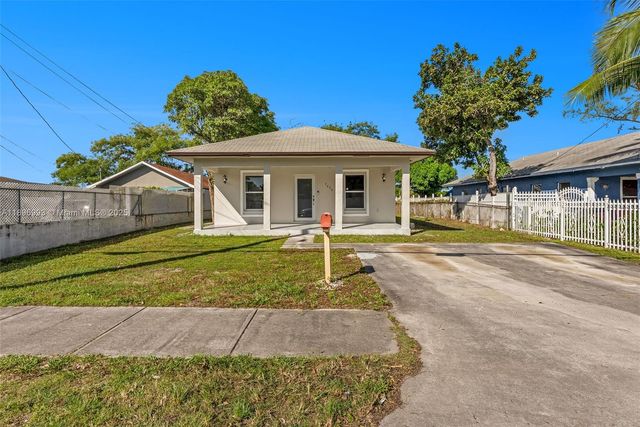 7690 NW 17th Pl, Miami, FL 33147
